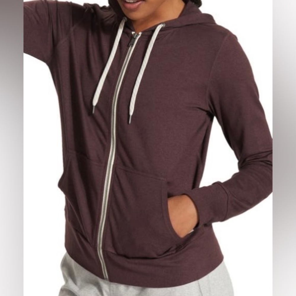 Women’s Vuori 
Halo Performance Hoodie 
Size Small Ruby Heather